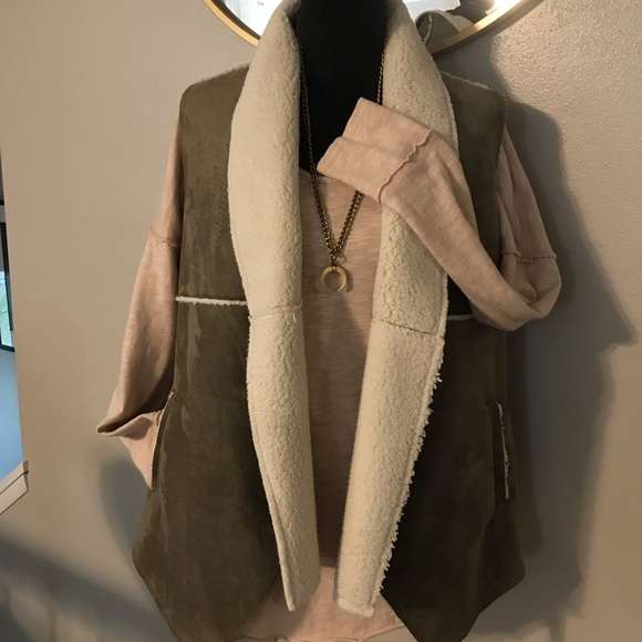 Leather and sheep fur vest - Picture 2 of 9